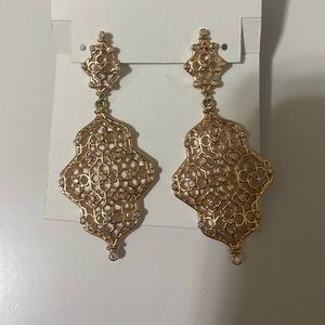 Rose gold Kendra Scott earring